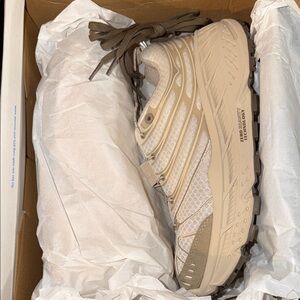 Hoka Men's Trail Running Shoe in Tan and Brown